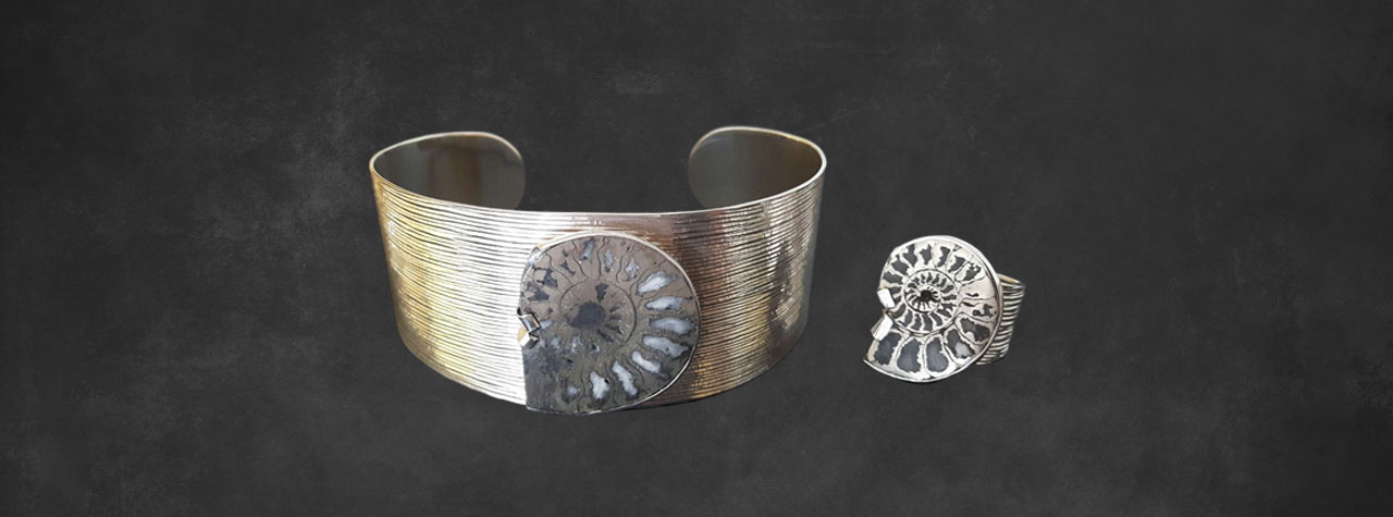 Anhänger und Ring aus 925/-Silber und Ammonit-Besatz Anhänger und Ring aus 925/-Silber und Ammonit-Besatz